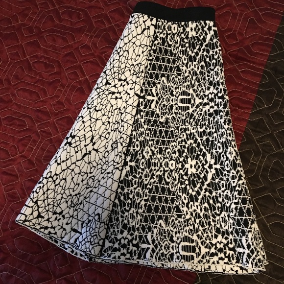 Parker Knit Skirt (M) - Picture 3 of 5